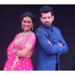 Reshma Shinde Instagram - बघा तुमच्या लाडक्या कार्तिक - दीपा ला, एकमेकांबरोबर नाही तर एकमेकांविरुद्ध खेळताना.. आज आणि उद्या रात्री ९ः०० वाजता, ‘आता होऊ दे धिंगाणा’ मध्ये फक्त आपल्या @star_pravah आणि @disneyplushotstar वर. . . @aata_hou_de_dhingana @rangmazaveglaofficial . . #aatahoudedhingana #starpravah #rangmajhavegla