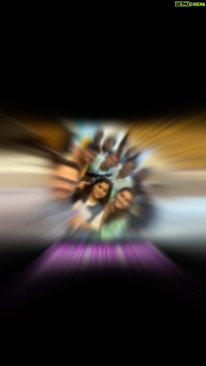 Reshma Shinde Instagram - काहीतरी ढिंचॅक घडणारे.. 😁 क्रीटीव्हिटीच्या बुंद्या... 🤣 @siddharth23oct @subhedarvishakha @reshmashinde02 @mukeshsiddharth @anand.patil.794 #event #diwali #starpravah #excitement #nonfiction #celebrity #entertainment Frames Production Company Pvt ltd.