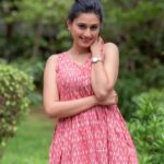 Reshma Shinde Instagram - Pretty in pink..Look on the pink side of life. ...Pink ikkat dresss . . Outfit details : Fabric : cotton Size : XS to XXXL . . Muse : @reshmashinde02 📷 : @aakash.a.dhumal MUA : @trupti_makeup_expert