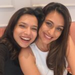 Reshma Shinde Instagram – Happiest birthday @reshmashinde02 ♥️🤗
Cheers to all the good times n memories together! Thanks for always sticking around! I love you♥️ stay as mad as you are! 
Baki tuzhe to sab pata hi hai! 

#poorconnection #birthdaygirl #deepashweta #nachoooo Mumbai, Maharashtra