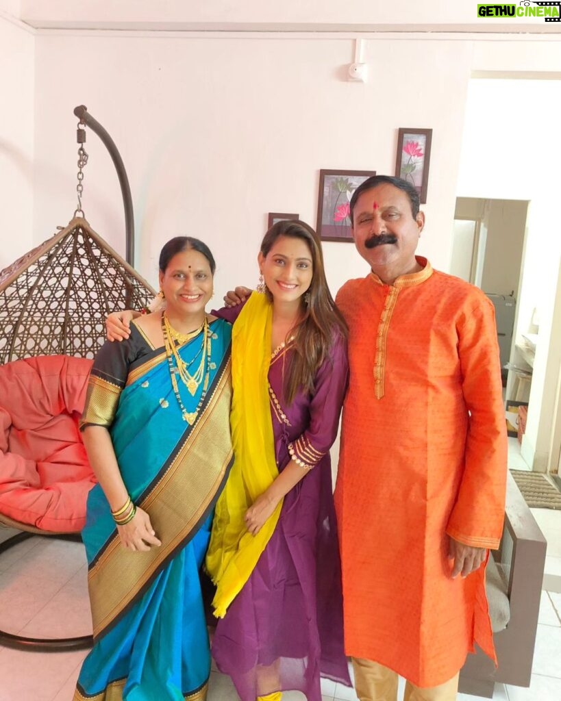 Reshma Shinde Instagram - दिवाळीच्या हार्दिक शुभेच्छा🪔♥️🧿 . #happy #family #love #festival #diwali #trending #trendingreels