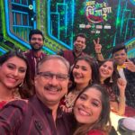Reshma Shinde Instagram - आम्ही नाही साधे , आहोत 7 wonders धिंगाणा घालायला येतोय “प्रवाह चे प्रव्हेंजर्स”🦸‍♀️🦹‍♀️🦹‍♂️🦸‍♂️ ‘आता होऊ दे धिंगाणा 2’ ह्या आठवड्यात... शनिवार-रविवार रा. 9:00 वाजता Star प्रवाहवर.... #AataHouDeDhingana #StarPravah #आपलासिध्दू #dhingana #superheroes Cutest performance by @sunilbarve dada 🥰 Thanks @apu.the.fizz for shooting this for us 🤗 @siddharth23oct @akash_nalawade_official @samruddhi.kelkar @biraripooja @reshmashinde02 @dnyanadaramtirthkar @sunilbarve #aashutoshgokhale Mumbai, Maharashtra