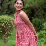 Reshma Shinde Instagram - Pretty in pink..Look on the pink side of life. ...Pink ikkat dresss . . Outfit details : Fabric : cotton Size : XS to XXXL . . Muse : @reshmashinde02 📷 : @aakash.a.dhumal MUA : @trupti_makeup_expert