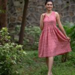 Reshma Shinde Instagram - Pretty in pink..Look on the pink side of life. ...Pink ikkat dresss . . Outfit details : Fabric : cotton Size : XS to XXXL . . Muse : @reshmashinde02 📷 : @aakash.a.dhumal MUA : @trupti_makeup_expert