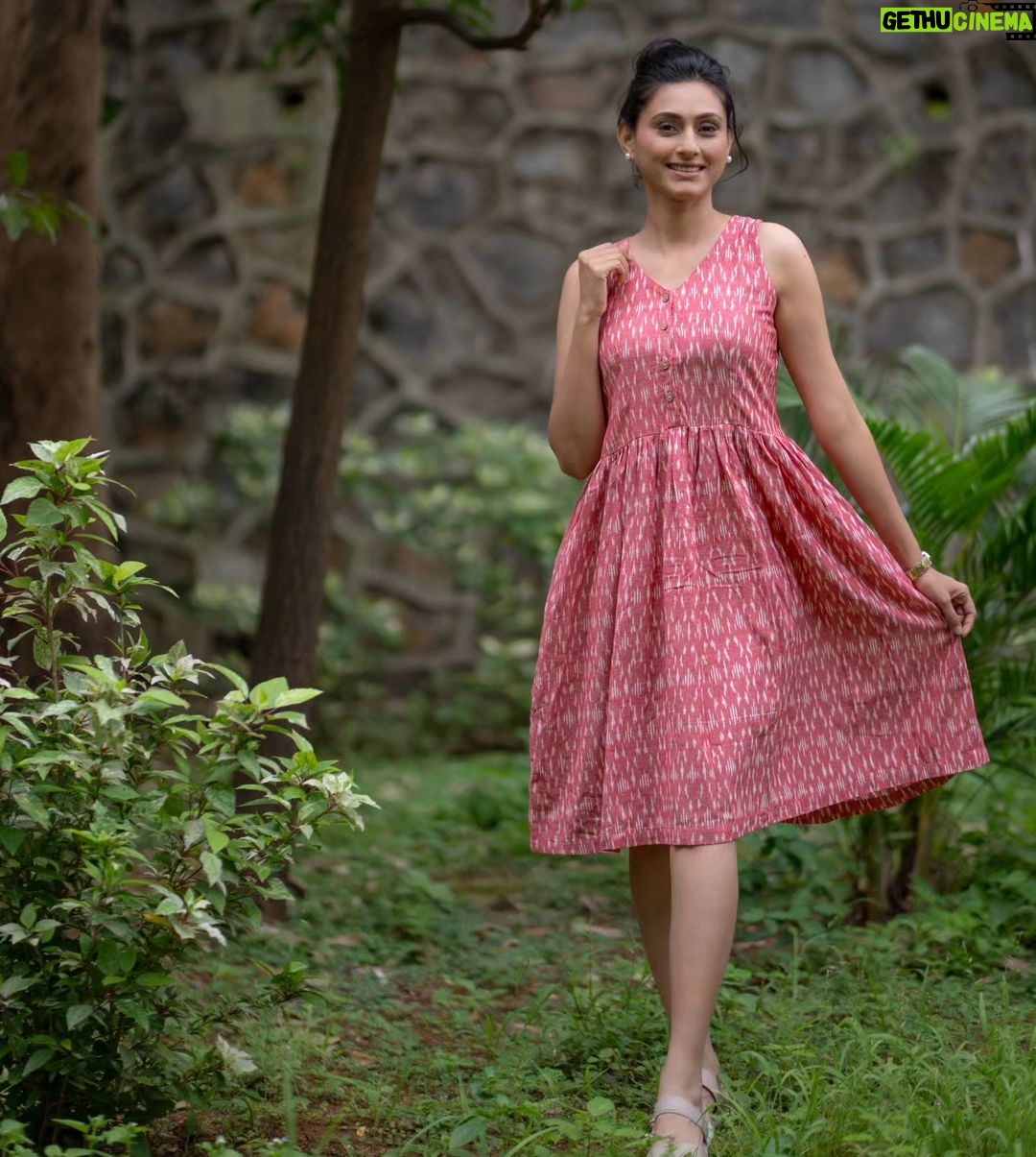 Reshma Shinde Instagram - Pretty in pink..Look on the pink side of life. ...Pink ikkat dresss . . Outfit details : Fabric : cotton Size : XS to XXXL . . Muse : @reshmashinde02 š· : @aakash.a.dhumal MUA : @trupti_makeup_expert
