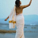 Reshma Shinde Instagram - Find your happy place and live in it🌸 #happy #love #peace #live . Photographer @kuldip1985 Styling, makeup and hair: @pranalimakeupartist