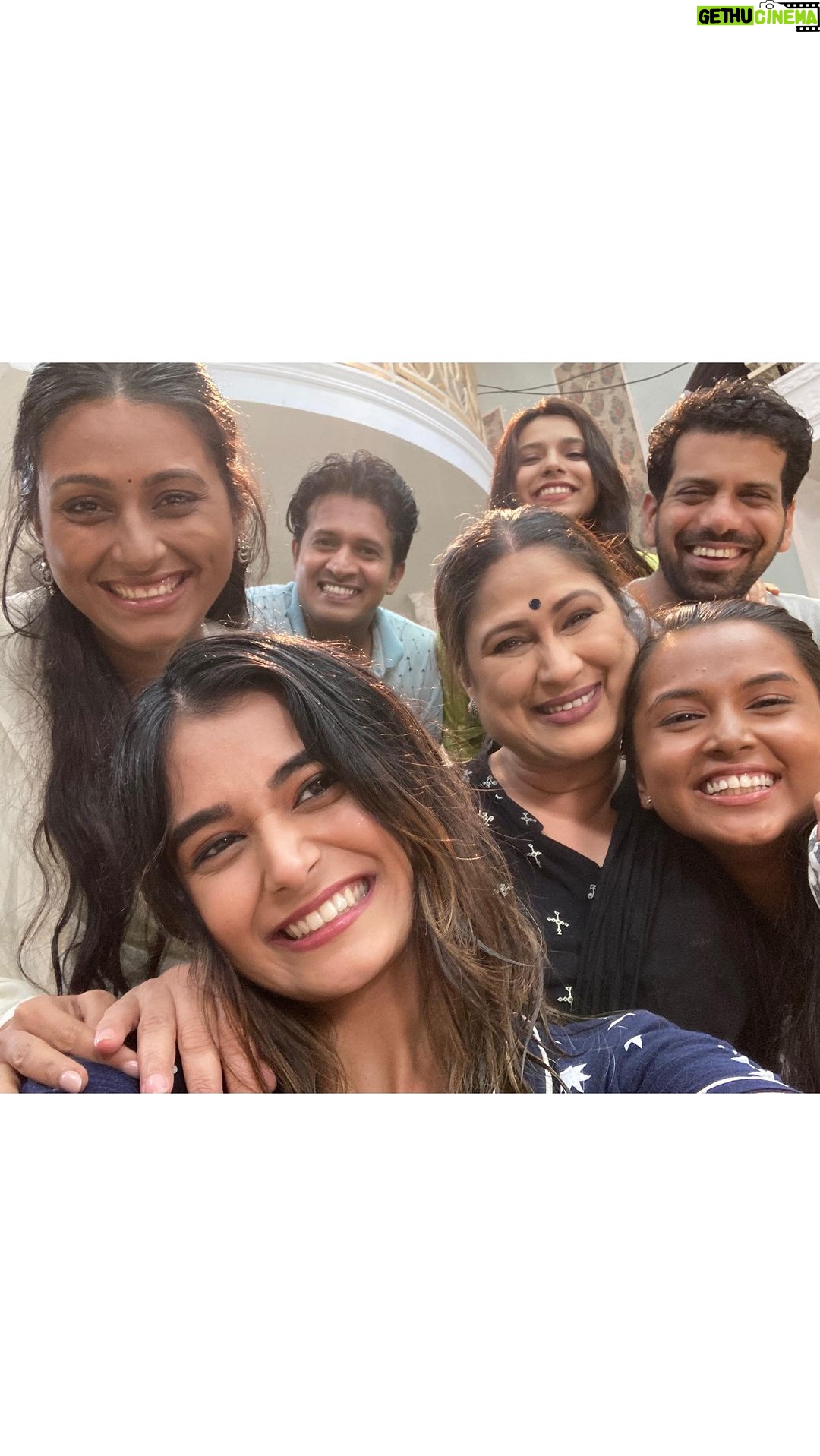 Reshma Shinde Instagram - Reels between the scenes 🫶🏻 @harshadakhanvilkar @reshmashinde02 @anaghaa_atul @vishe_tanishkaashok @aashu.g @bhagyeshpatil17_official @star_pravah Mumbai, Maharashtra