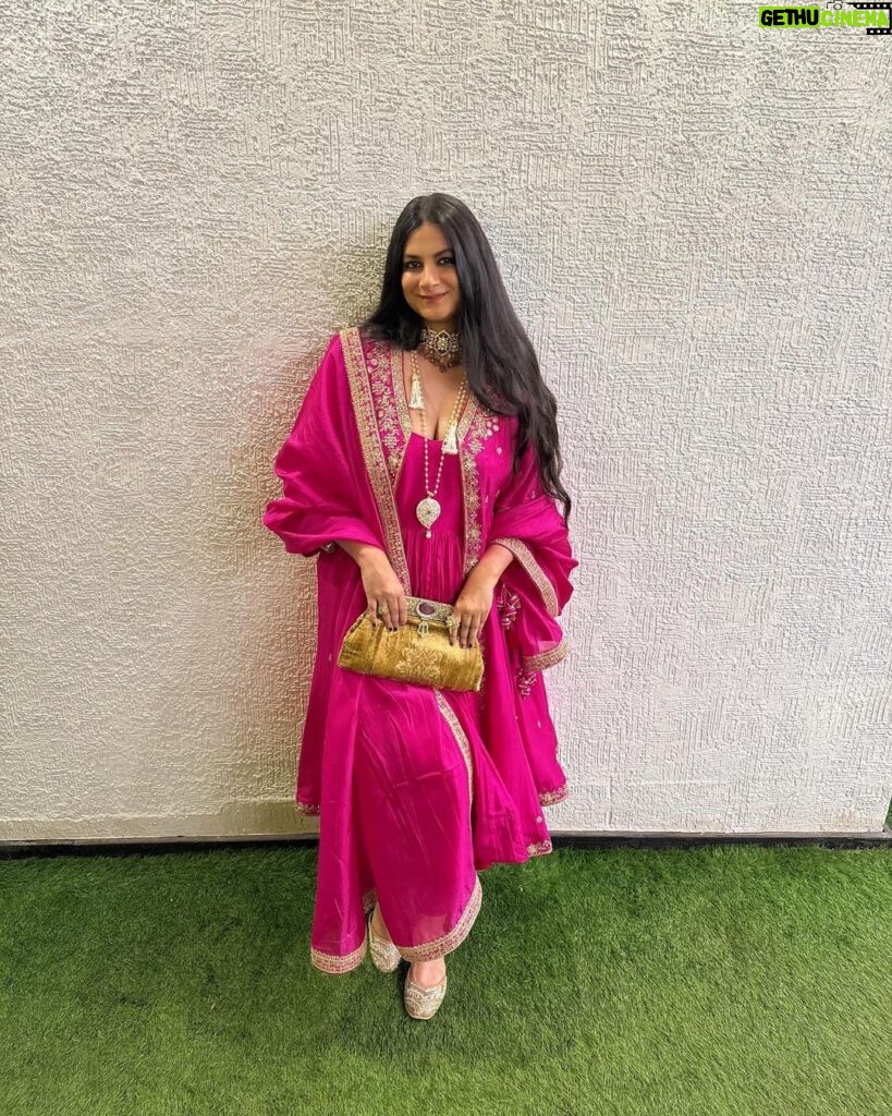 Rhea Kapoor Instagram - Painting the town HOT PINK with @punitbalanaofficial