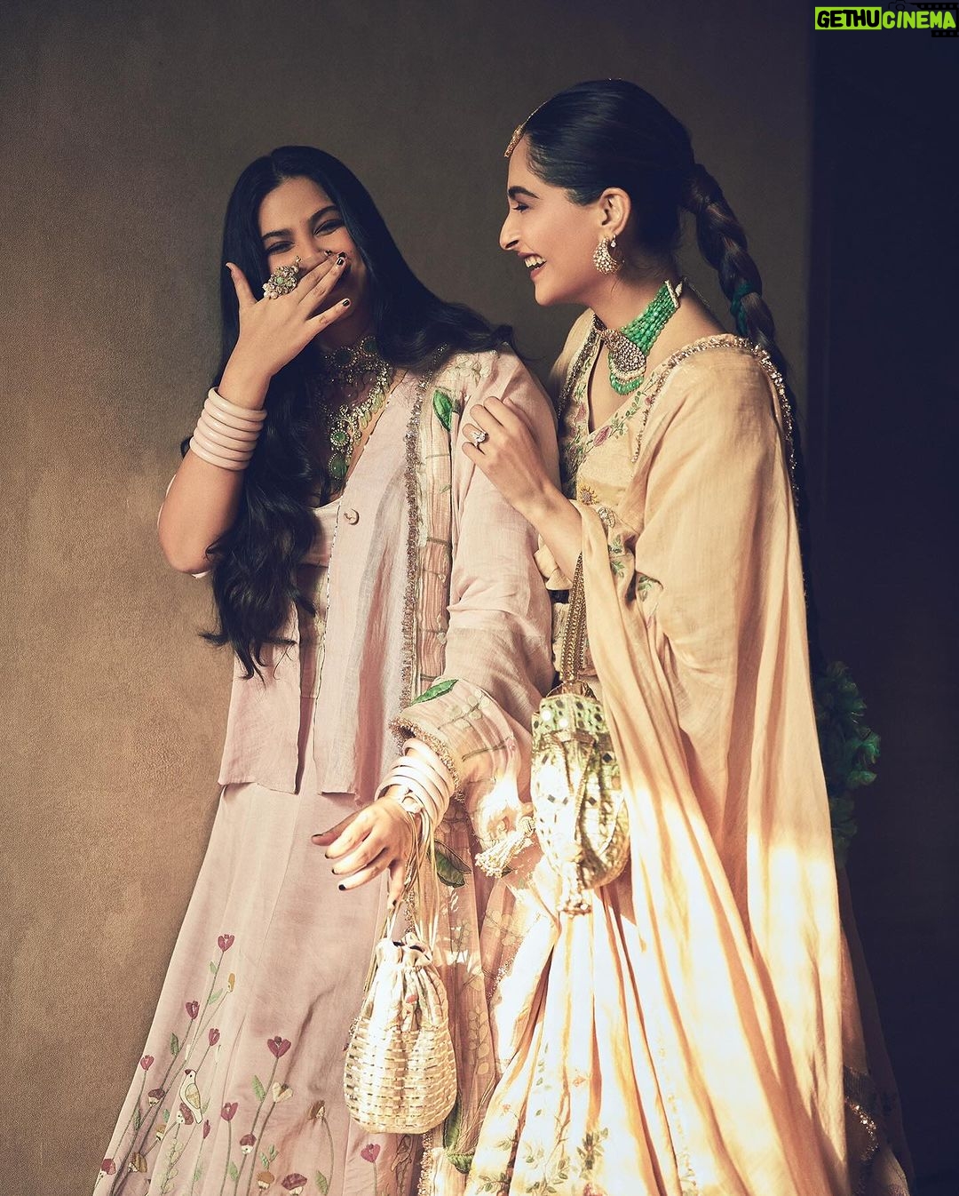 Rhea Kapoor Instagram - A sister is a little bit of childhood that can never be lost.” Sonams Look custom @anavila_m Shoes @needledust Parandis: @shopziddi Styling @rheakapoor @abhilashatd @shereenlovebug Style Team @snehhasuresh @niyatiij Make up and Hair @mallika_bhat @alpakhimani Photos @sheldon.santos Rhea’s Outfit & Potli - Custom @anavila_m Jewellery - @mahesh_notandass Ring - @anmoljewellers Footwear - @coralhazeofficial Styled by - @manishamelwani Assisted by - @kasliwalriddhi Makeup - @savleenmanchanda Hair - @hrishidoeshair