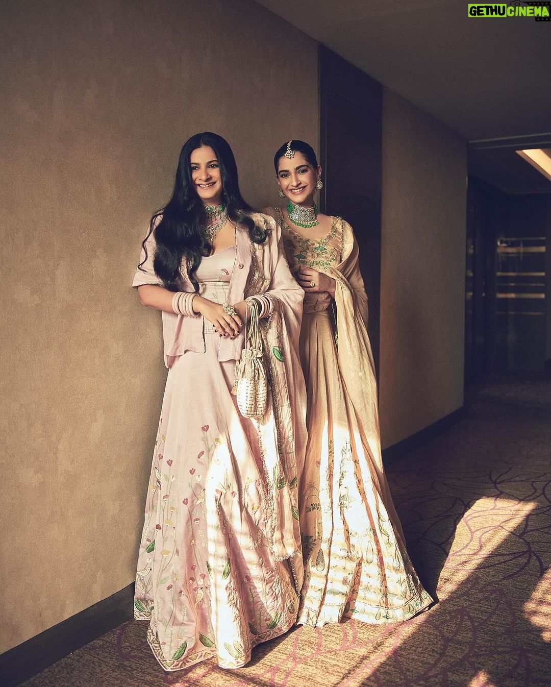 Rhea Kapoor Instagram - A sister is a little bit of childhood that can never be lost.” Sonams Look custom @anavila_m Shoes @needledust Parandis: @shopziddi Styling @rheakapoor @abhilashatd @shereenlovebug Style Team @snehhasuresh @niyatiij Make up and Hair @mallika_bhat @alpakhimani Photos @sheldon.santos Rhea’s Outfit & Potli - Custom @anavila_m Jewellery - @mahesh_notandass Ring - @anmoljewellers Footwear - @coralhazeofficial Styled by - @manishamelwani Assisted by - @kasliwalriddhi Makeup - @savleenmanchanda Hair - @hrishidoeshair