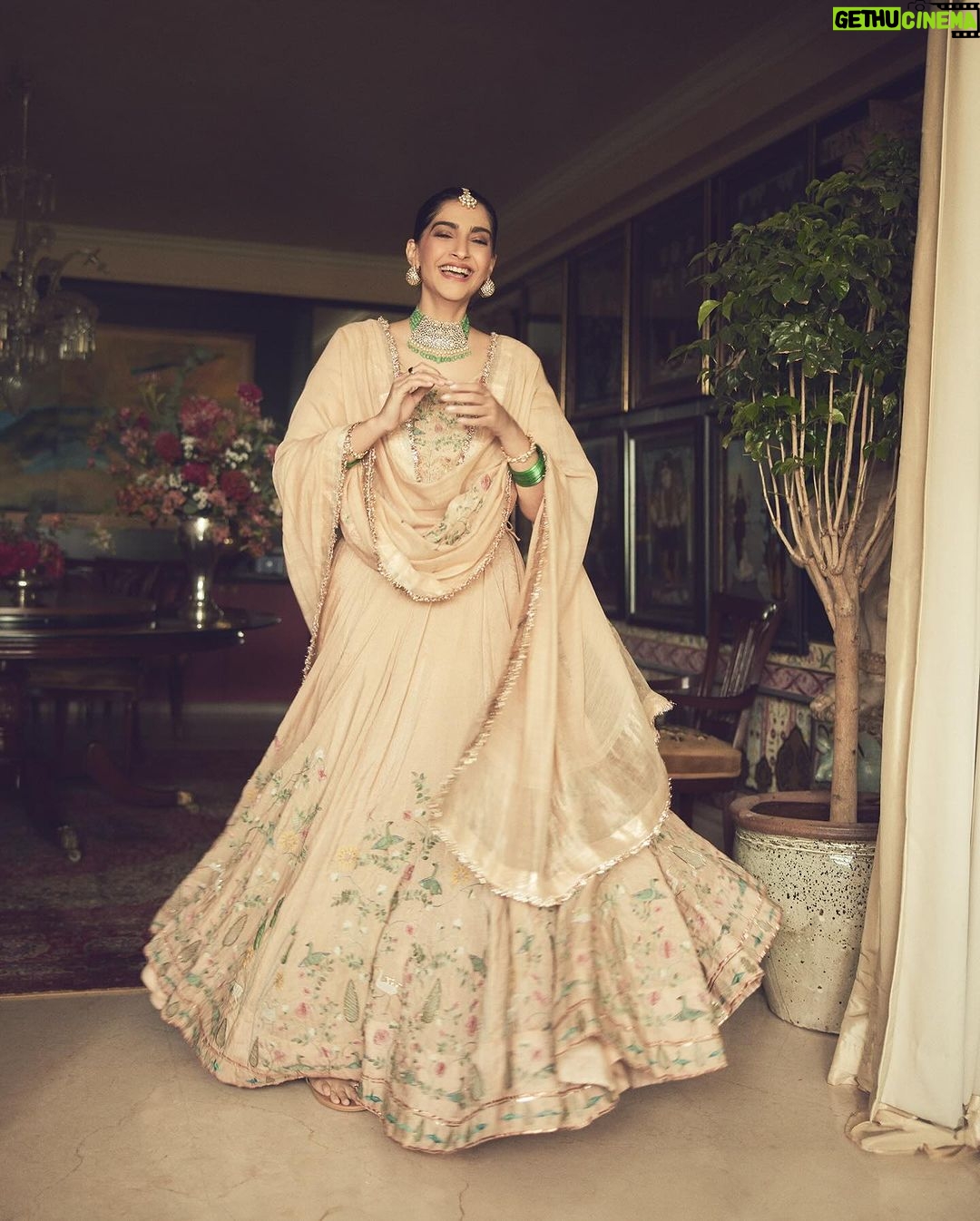 Rhea Kapoor Instagram - A sister is a little bit of childhood that can never be lost.” Sonams Look custom @anavila_m Shoes @needledust Parandis: @shopziddi Styling @rheakapoor @abhilashatd @shereenlovebug Style Team @snehhasuresh @niyatiij Make up and Hair @mallika_bhat @alpakhimani Photos @sheldon.santos Rhea’s Outfit & Potli - Custom @anavila_m Jewellery - @mahesh_notandass Ring - @anmoljewellers Footwear - @coralhazeofficial Styled by - @manishamelwani Assisted by - @kasliwalriddhi Makeup - @savleenmanchanda Hair - @hrishidoeshair