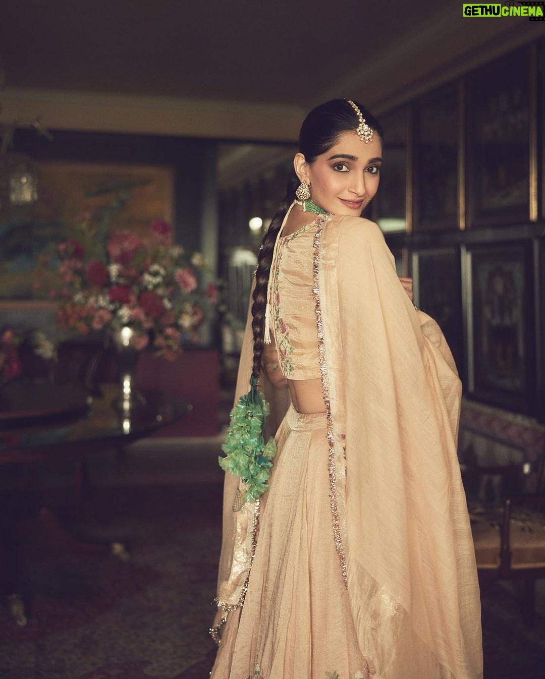 Rhea Kapoor Instagram - A sister is a little bit of childhood that can never be lost.” Sonams Look custom @anavila_m Shoes @needledust Parandis: @shopziddi Styling @rheakapoor @abhilashatd @shereenlovebug Style Team @snehhasuresh @niyatiij Make up and Hair @mallika_bhat @alpakhimani Photos @sheldon.santos Rhea’s Outfit & Potli - Custom @anavila_m Jewellery - @mahesh_notandass Ring - @anmoljewellers Footwear - @coralhazeofficial Styled by - @manishamelwani Assisted by - @kasliwalriddhi Makeup - @savleenmanchanda Hair - @hrishidoeshair