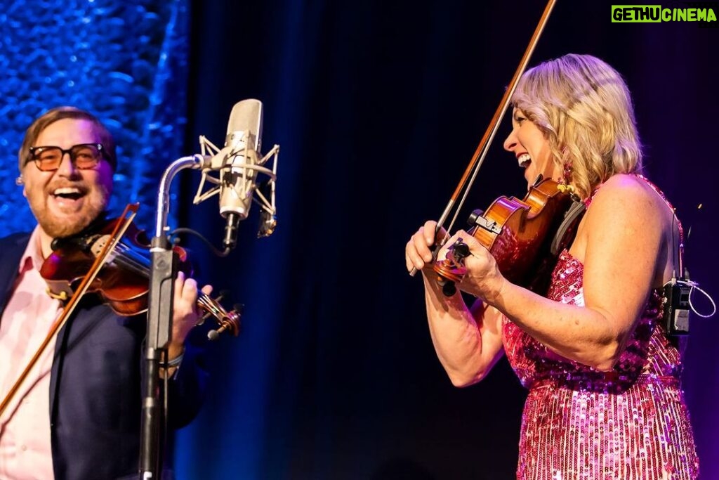 Rhonda Vincent Instagram - 🎧: @rhondavincent // @adamhaynes4 🎻🎻 📍: @industrialstrengthbluegrass 📸:l @xlacimack #rhondavincent #fiddle #twinfiddles #bluegrassmusic #pinkdress #marthawhite Industrial Strength Bluegrass