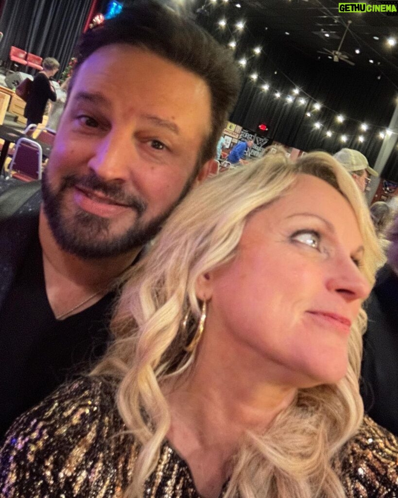 Rhonda Vincent Instagram - It’s a Grand Ole @opry Photo Booth Fun with @markwillsmusic !! #markwills #rhondavincent #opry #fun Nashville, Tennessee