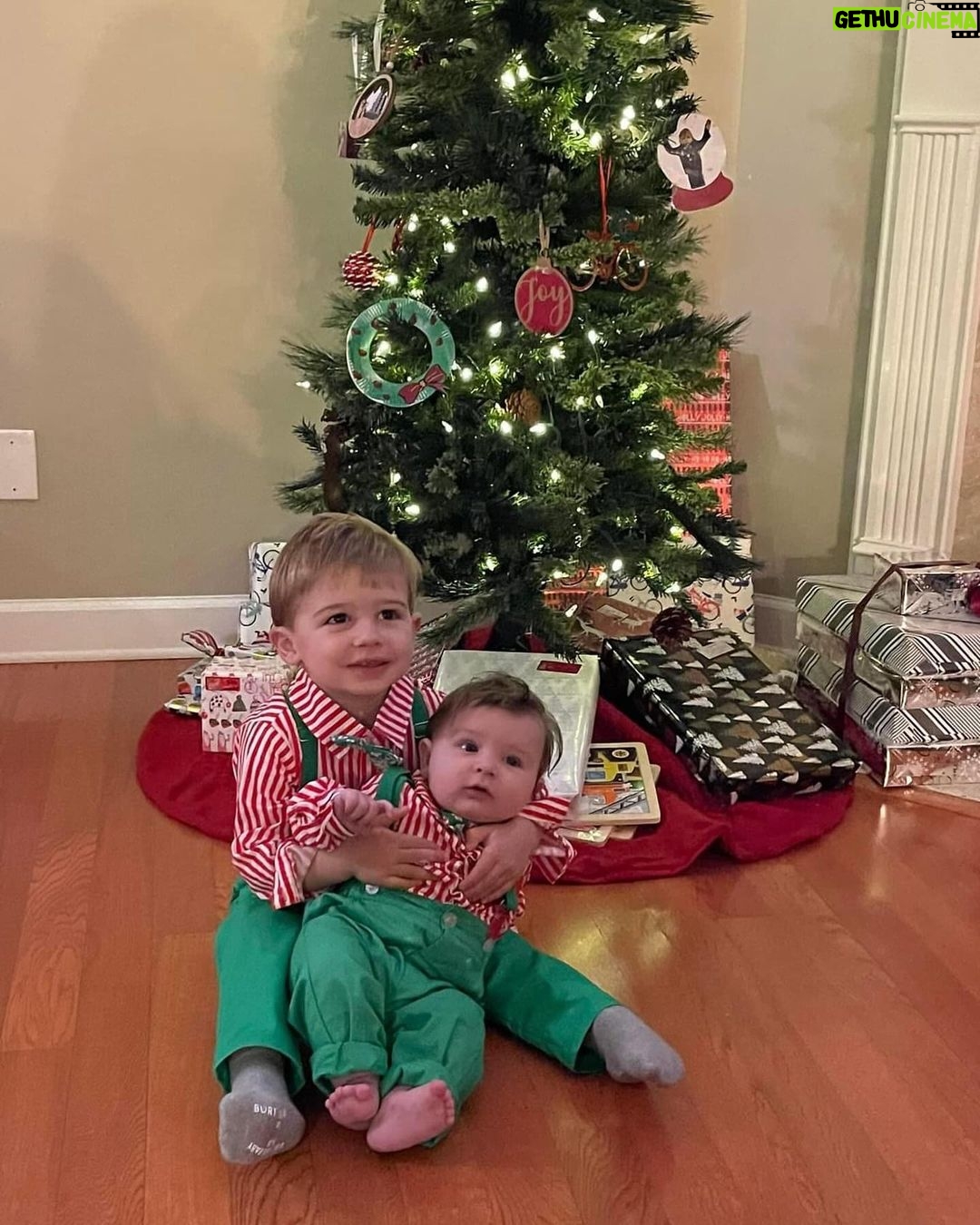 Rhonda Vincent Instagram - Merry Christmas from our house to yours, as we give thanks for the wonderful gift of salvation through the birth of our Savior. Happy Birthday Jesus!!