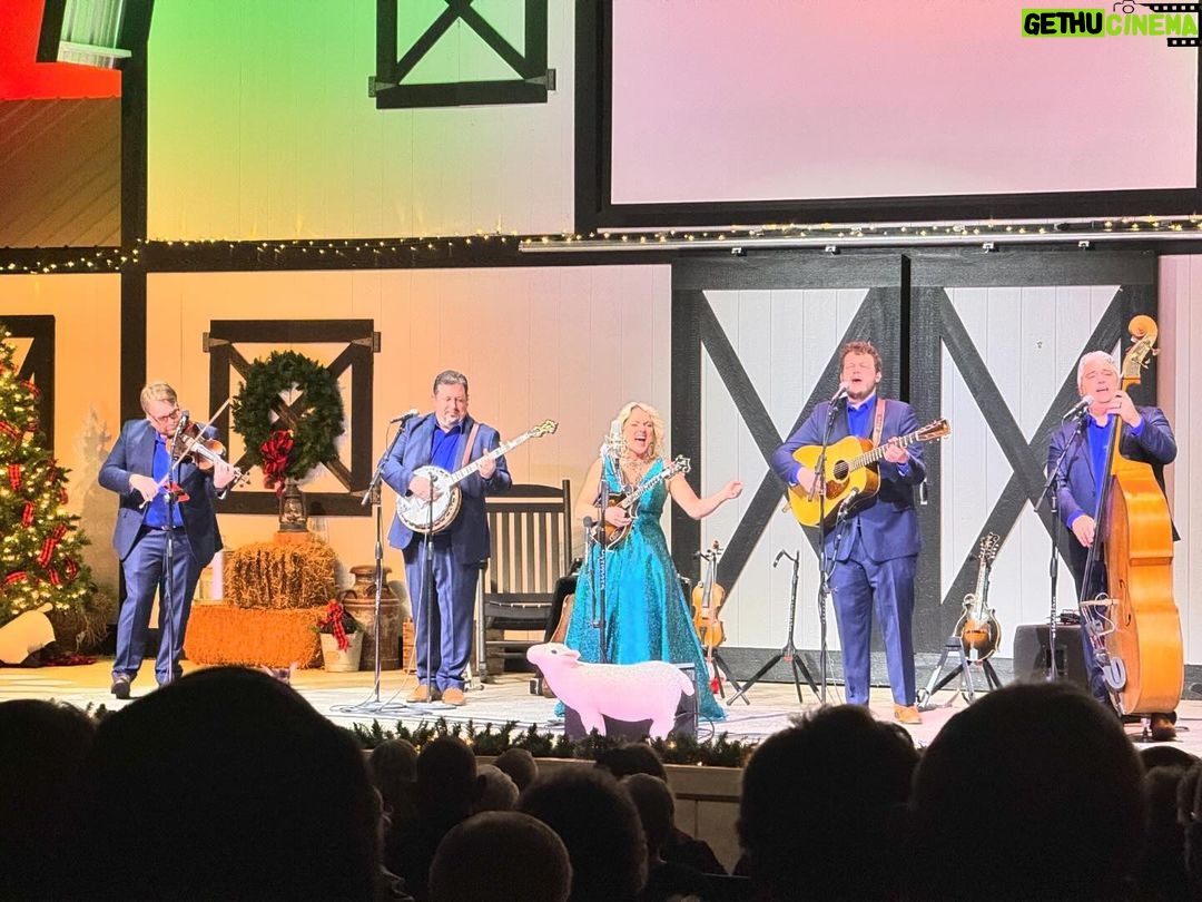 Rhonda Vincent Instagram - Rhonda Vincent & The Rage - final #Christmas show @theamishcountrytheater 12/18/2023 www.rhondavincent.com Amish Country Theater