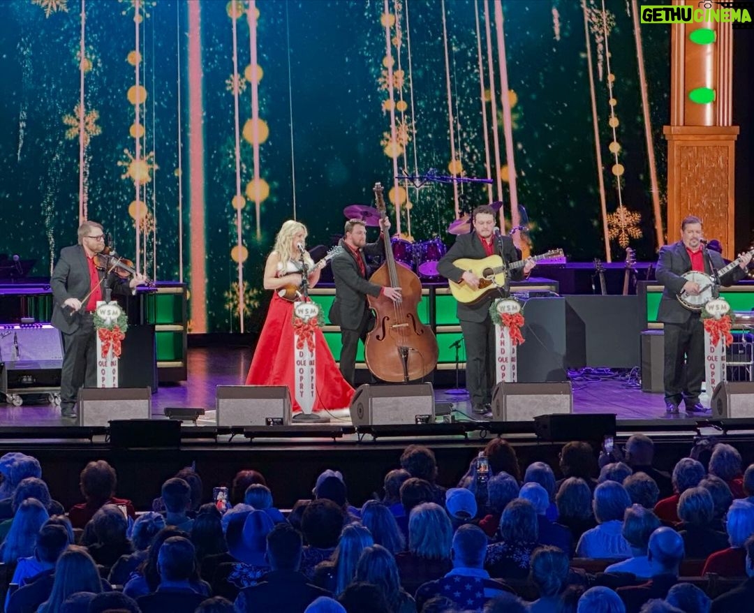 Rhonda Vincent Instagram - Thank you for the SOLD OUT SHOW!! Let’s do it again 12/17 Irwin PA - Lamp Theatre 12/18 Berlin OH - @theamishcountrytheater 12/19 Grand Ole @opry www.opry.com #RhondaVincent & The Rage #bluegrass #Christmas #Family #Fun #ComeSingAlong www.rhondavincent.com