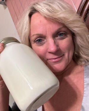 Rhonda Vincent Instagram - Making fresh butter for the fresh raisin bread ❤️❤️ do you love fresh butter? Do you love raisin bread?