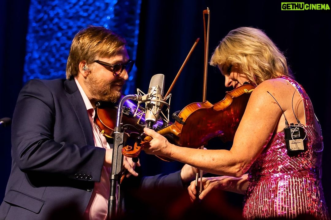 Rhonda Vincent Instagram - π§: @rhondavincent // @adamhaynes4 π»π» π: @industrialstrengthbluegrass πΈ:l @xlacimack #rhondavincent #fiddle #twinfiddles #bluegrassmusic #pinkdress #marthawhite Industrial Strength Bluegrass