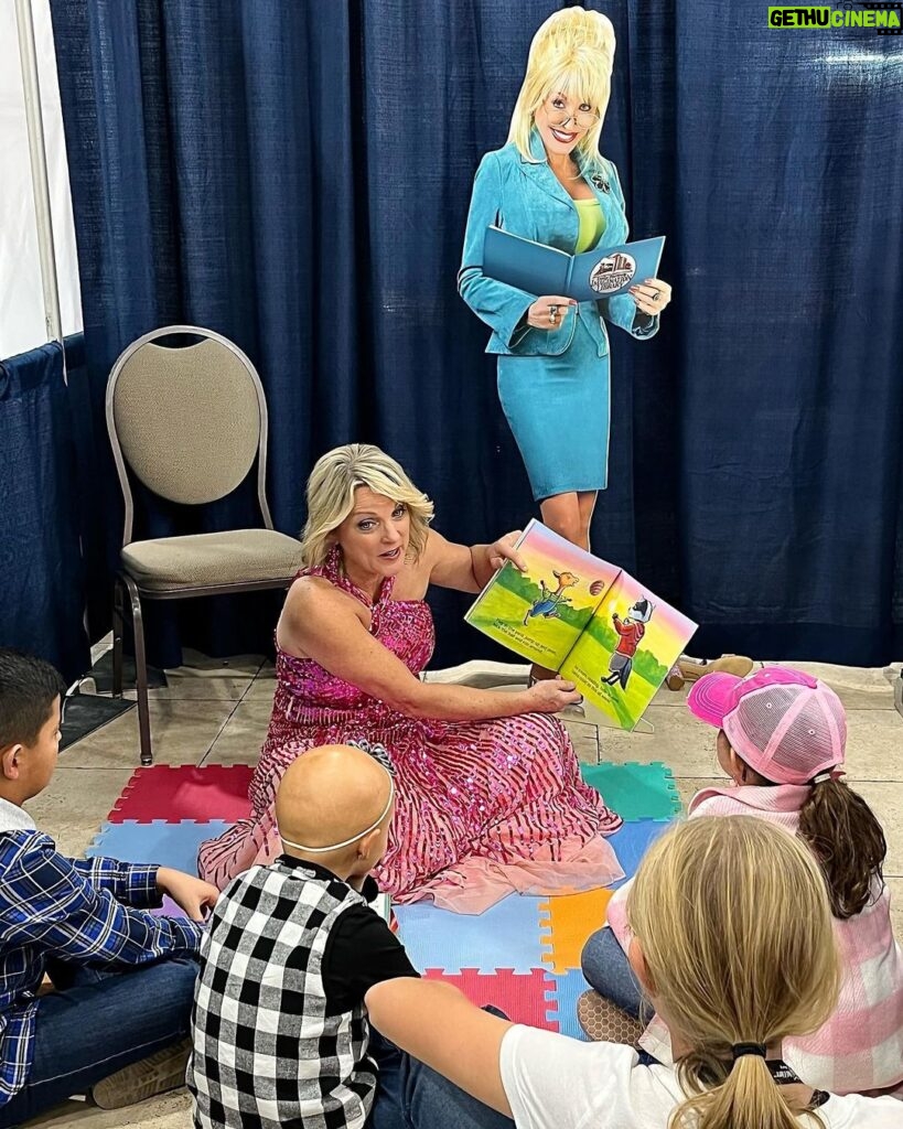 Rhonda Vincent Instagram - So much fun today reading to the kids for @dollyparton ‘s @imaginationlibrary @industrialstrengthbluegrass Join us Friday 11/10 Newberry SC @nbyoperahouse Saturday 11/11 Palatka FL at Rodeheaver Boys Ranch #Bluegrass #Festival #RhondaVincent & The Rage www.rhondavincent.com