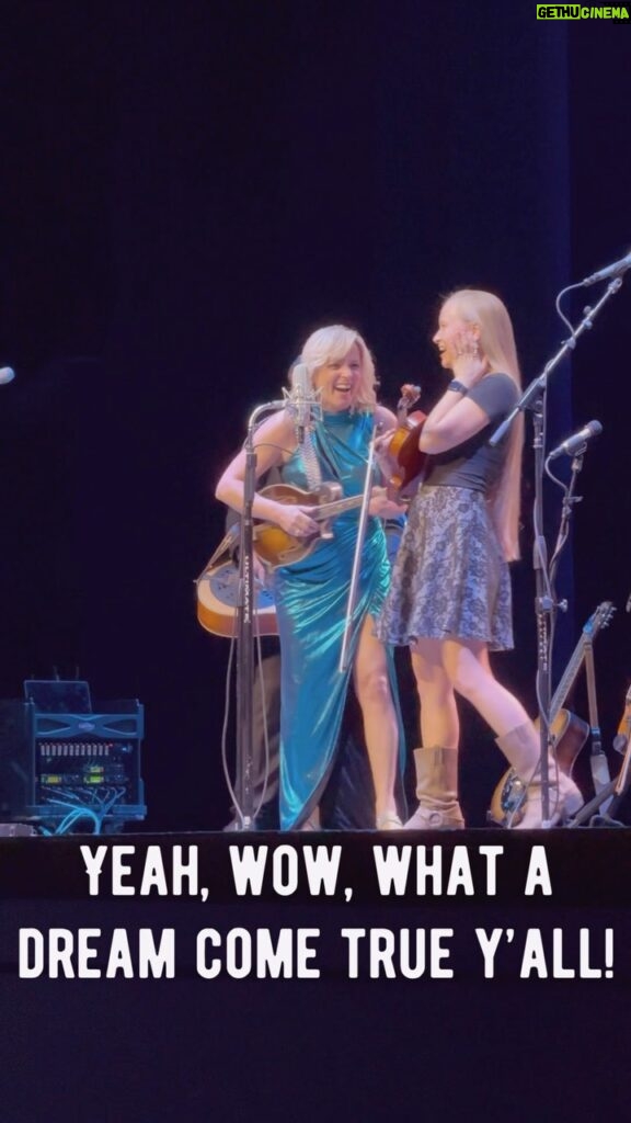 Rhonda Vincent Instagram - Rhonda Vincent invites Hillary Klug on stage to fiddle and dance! 🤩 @rhondavincent @hillaryklug #fiddle #buckdance #flatfoot #clogging #bluegrass #banjo #mandolin #hillaryklug #rhondavincent