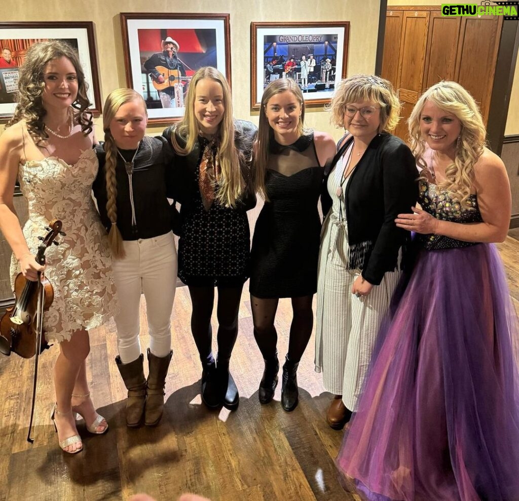 Rhonda Vincent Instagram - Fiddlin’ Females were the focus tonight at the Grand Ole @opry !! These ladies were gathered tonight in celebration of the debut of @eastnashgrass !! Supporting #Bluegrass Music! 10/31/2023 Grand Ole Opry