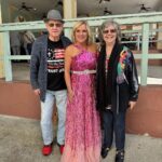 Rhonda Vincent Instagram - Preacher stopped by to bless us today @dollywood ! Oh how we always need your prayers. 🙏❤️🙏 Dolly Wood Theme Park
