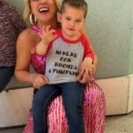 Rhonda Vincent Instagram - Love it! He’s @dollywood for #Rhonda & #Pumpkins 😁 Dolly Wood Theme Park
