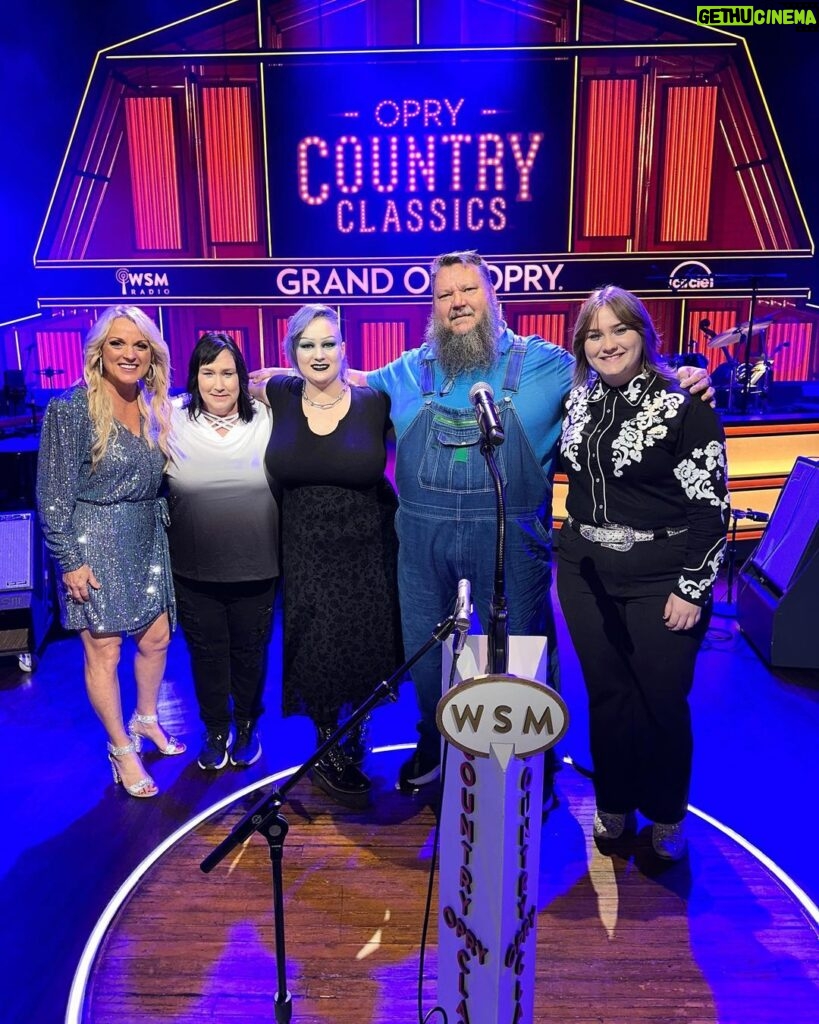 Rhonda Vincent Instagram - Look who joined us at the Grand Ole @opry tonight!! It’s @rubyleighofficial from @nbcthevoice !! Just a week ago she got a 4-chair turn & she selected my #Opry sister @reba as her coach!! Please like her page & join me in rooting on a fellow Missourian. @visitmo So great to have Ruby & family at the Grand Ole Opry. www.opry.com