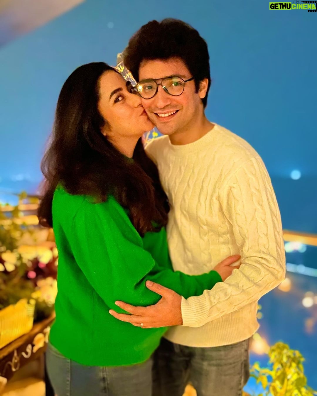 Ridhima Ghosh Instagram - Starting the new year on a high note with the ones who make every moment count. Here’s to a New Year filled with love, laughter, and unforgettable memories! 🌟🥳 #NewBeginnings #Happy2024 Gurugram