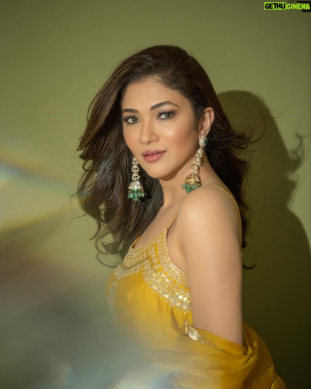 Ridhima Pandit Instagram - Caption chaddo, saanu dekho 🙊💁🏻♀️