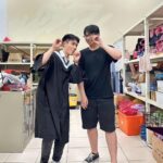 Riesling Hsieh Instagram - - #器材室 打工四年的地方。 謝謝那麼多凱瑞的夥伴，從沒想過一個打工的地方還可以有這麼多歡笑。 學弟妹也很乖，雖然那時候一大堆人接連確診害我暑假排班很難排，一群鼠小孩：） - 在學校打工可以更瞭解學校內部的事情，但很多時候那些無可奈何的事真的讓人心累。 之後跟李宇雯搞不好會開Podcast ，再好好聊聊學校的事情😊因為太多事好講了，宇雯之前也在學校處室當工讀生。 - 然後真的好愛品帆跟雅芬，沒有他們我應該會直接鼠掉🥲希望我們都可以朝自己想走的路前進。 伯瑋、玟伃、致堯加加油，要順利畢業，然後器材室靠你們撐住！ 异羚跟芷妍實習加油！努力撐過去！不要吃到土！ 妤芝、心坪、世宇這群崽子不要造成麻煩！你們超棒的呀！ #宜蘭大學體育館器材室 宜蘭大學體育場