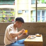 Riesling Hsieh Instagram – –
#大軍的美食音樂之旅
今天要跟大家介紹【台灣巷內甜點店】 這次一樣有很多收獲呢✨
– 
🆗記得把影片看到最後，我一樣把好吃的甜點寫成歌😍🍰
 –
1️⃣ 店家01:莉莉安可頌烘焙專門店 – Liliane Bakery
🏠 地址:台北市松山區八德路三段12巷63弄40號
⏰ 營業時間:一至日 10:00–22:00
–
2️⃣ 店家02:疍宅 Eg ghost
🏠 地址:台北市中山區松江路204巷45號
⏰ 營業時間:三/日 12:00–20:00、四至六 12:00–23:00
–
🔸 分享你我的口袋名單吧!
希望朋友們都可以一起來參與互動!
限動標註 #大軍的音樂美食之旅 及 @riesling_0903，跟我分享你推薦的甜點店家啦！讓我們一起交流美食心得吧！💬🍰
我未來可能會去試吃，還幫甜點做歌喲😍

#莉莉安 #疍宅 #美食探店 #台灣美食 #甜點
