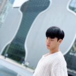 Riesling Hsieh Instagram - - 趙彥翔拿了《蛤蟆先生去看心理師》以及《雖然想死，但還是想吃辣炒年糕》兩本書。 然後還一起看了《老師，男友還給我！》 很可愛的故事而且畫的也很好，有姨母笑好一陣子(˶‾᷄ ⁻̫ ‾᷅˵) - 「你最近還好嗎」、「你最近有比較好了嗎？」 如果有遲疑不知道是不是真的比較好了，還是只是不想對方擔心，這幾天還在仔細想這個問題。 以我的個性來說，應該會像貓一樣，在薯條之前找一個安靜的地方躺在那邊，不用人家收拾，反正也找不到我的那種心態。 薯條也不想麻煩別人，如果薯條之前可以吃一包大份薯條我一定會很開心。 肥下巴也是薯條害的🍟 #薯條 臺中國家歌劇院 National Taichung Theater
