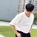 Riesling Hsieh Instagram - - 趙彥翔拿了《蛤蟆先生去看心理師》以及《雖然想死，但還是想吃辣炒年糕》兩本書。 然後還一起看了《老師，男友還給我！》 很可愛的故事而且畫的也很好，有姨母笑好一陣子(˶‾᷄ ⁻̫ ‾᷅˵) - 「你最近還好嗎」、「你最近有比較好了嗎？」 如果有遲疑不知道是不是真的比較好了，還是只是不想對方擔心，這幾天還在仔細想這個問題。 以我的個性來說，應該會像貓一樣，在薯條之前找一個安靜的地方躺在那邊，不用人家收拾，反正也找不到我的那種心態。 薯條也不想麻煩別人，如果薯條之前可以吃一包大份薯條我一定會很開心。 肥下巴也是薯條害的🍟 #薯條 臺中國家歌劇院 National Taichung Theater