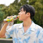 Riesling Hsieh Instagram - 🍋重點提醒🍋 活動只到2023/10/31購買雀巢茶品系列指定商品憑39元以上之單筆發票，至活動網頁登錄發票 月月抽最大獎，萬元旅遊券與百貨禮券等多項好禮！ 每人登錄發票張數不限，登錄越多中獎機會越高！😋 #豪爽豪爽豪爽 雀巢茶品抽獎活動連結：https://reurl.cc/NqGvoq   檸檬的酸甜就像初戀的港覺哈子卡西～ 我手上拿的摯愛就是雀巢檸檬茶啦😛😛 新鮮檸檬香和清爽紅茶完美的組合在一起！ 讓我想起以前晚自習的時候邊讀書邊配雀巢檸檬茶，偶爾還會買汽水加在一起喝 檸檬汽水就誕生啦(˶‾᷄ ⁻̫ ‾᷅˵) 瞬間醒腦 - 現在要來點福利時間啦😉加碼 #文末抽獎 1.追蹤我 @riesling_0903 以及 @nestea_officialtw  2.按讚此貼文❤️！ 3.Tag🏷️三位好友＋留言「雀巢檸檬茶喝爆」 完成以上3點，就有機會抽到一整箱的雀巢檸檬茶🍋啦～ 名額兩位✌️！快點來留言抽獎😍 ⚠️不可重複留言，重複不列入計算 ⚠️得獎者將於一週後公布，抽獎資訊回收截止時間：10/26（四）   #雀巢茶品 #NESTEA #雀巢檸檬茶 #雀巢茶品月月送檸萬元禮 #雀巢檸檬茶好喝到