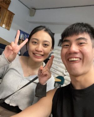 Riesling Hsieh Instagram - ［李宇雯不是我的女朋友，在此聲明］
李宇雯生日快樂🎁
李宇雯是我的大學同學、三年室友、家人。
李宇雯每分每秒充斥著我的大學生活。
李宇雯之前有跟我大哭的抱在一起。
李宇雯是一個溫暖的人。
李宇雯是原住民裡的卑南族。
李宇雯很善良，不敢殺小蟲子。
李宇雯在大學四年都會讓我抄作業。
李宇雯期中統計學考比我低，即使我的作業都抄她的。
李宇雯喜歡去海邊。
李宇雯喜歡去池塘、溪流餵魚。
李宇雯不愛買衣服，她比較捨得花錢吃好吃的。
李宇雯左上掌心有一顆痣。
李宇雯穿25號的鞋子。
李宇雯不吃火鍋料。
李宇雯鼻孔是心型的。
待續