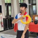 Riesling Hsieh Instagram - - 2023/09/03 今天生日，但還是想先分享一下這半年來的點滴。 - 今年畢業了🎓恭喜恭喜 很多人問到要不要考研究所，但自己也就想想而已，總覺得讀研究所什麼時候都可以讀，先出來看看自己想要什麼再說好了。 - 然後畢業後很巧的認識了工作室的老闆，就跌跌撞撞做跟自己科系相關的工作。 身邊的同學好像也沒幾個做科系相關工作，但都過得開心過得好就好！ - 帶長輩這回事自己也還在摸索，不敢稱自己是老師，叔叔阿姨在課堂上還是老師老師的叫，有點害羞但也馬上認知到自己還有很多事情要學習。 - 往年生日都好像有很多福利照但今年沒有。 今年想這樣好好的分享生活，願意聽的就留下來，不願意聽的我也不是很在意，反正沒有你要的自然會離去。 - 謝謝身邊的朋友、家人，我這禮拜不知道吃了幾塊蛋糕幾份高熱量的食物，之後還要幫身體還債我真是謝囉^_^ 之後想以分享好笑雞掰生活，然後還要好好的宣導樂齡學習的故事點滴，如果可以出單曲我會努力看看🫡 再來就是希望可以練好身材然後出寫真😍聽起來是不是很誘人啦：）我還是有一些福利在的。 所以不要在那邊靠邀❤️ 然後不要再軍人節了今天是謝大軍本人的生日(⁎⁍̴̛ᴗ⁍̴̛⁎) 跟軍人節一樣重要所以你們以後在這個時間發文怎麼樣的 最好也給我提到是我的生日不然我看到一個檢舉一個🥺 #軍人節 #謝大軍生日