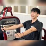 Riesling Hsieh Instagram - - 2023/09/03 今天生日，但還是想先分享一下這半年來的點滴。 - 今年畢業了🎓恭喜恭喜 很多人問到要不要考研究所，但自己也就想想而已，總覺得讀研究所什麼時候都可以讀，先出來看看自己想要什麼再說好了。 - 然後畢業後很巧的認識了工作室的老闆，就跌跌撞撞做跟自己科系相關的工作。 身邊的同學好像也沒幾個做科系相關工作，但都過得開心過得好就好！ - 帶長輩這回事自己也還在摸索，不敢稱自己是老師，叔叔阿姨在課堂上還是老師老師的叫，有點害羞但也馬上認知到自己還有很多事情要學習。 - 往年生日都好像有很多福利照但今年沒有。 今年想這樣好好的分享生活，願意聽的就留下來，不願意聽的我也不是很在意，反正沒有你要的自然會離去。 - 謝謝身邊的朋友、家人，我這禮拜不知道吃了幾塊蛋糕幾份高熱量的食物，之後還要幫身體還債我真是謝囉^_^ 之後想以分享好笑雞掰生活，然後還要好好的宣導樂齡學習的故事點滴，如果可以出單曲我會努力看看🫡 再來就是希望可以練好身材然後出寫真😍聽起來是不是很誘人啦：）我還是有一些福利在的。 所以不要在那邊靠邀❤️ 然後不要再軍人節了今天是謝大軍本人的生日(⁎⁍̴̛ᴗ⁍̴̛⁎) 跟軍人節一樣重要所以你們以後在這個時間發文怎麼樣的 最好也給我提到是我的生日不然我看到一個檢舉一個🥺 #軍人節 #謝大軍生日
