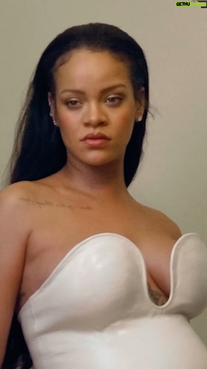 Rihanna Instagram - if it’s one thing ima do, is laugh out!