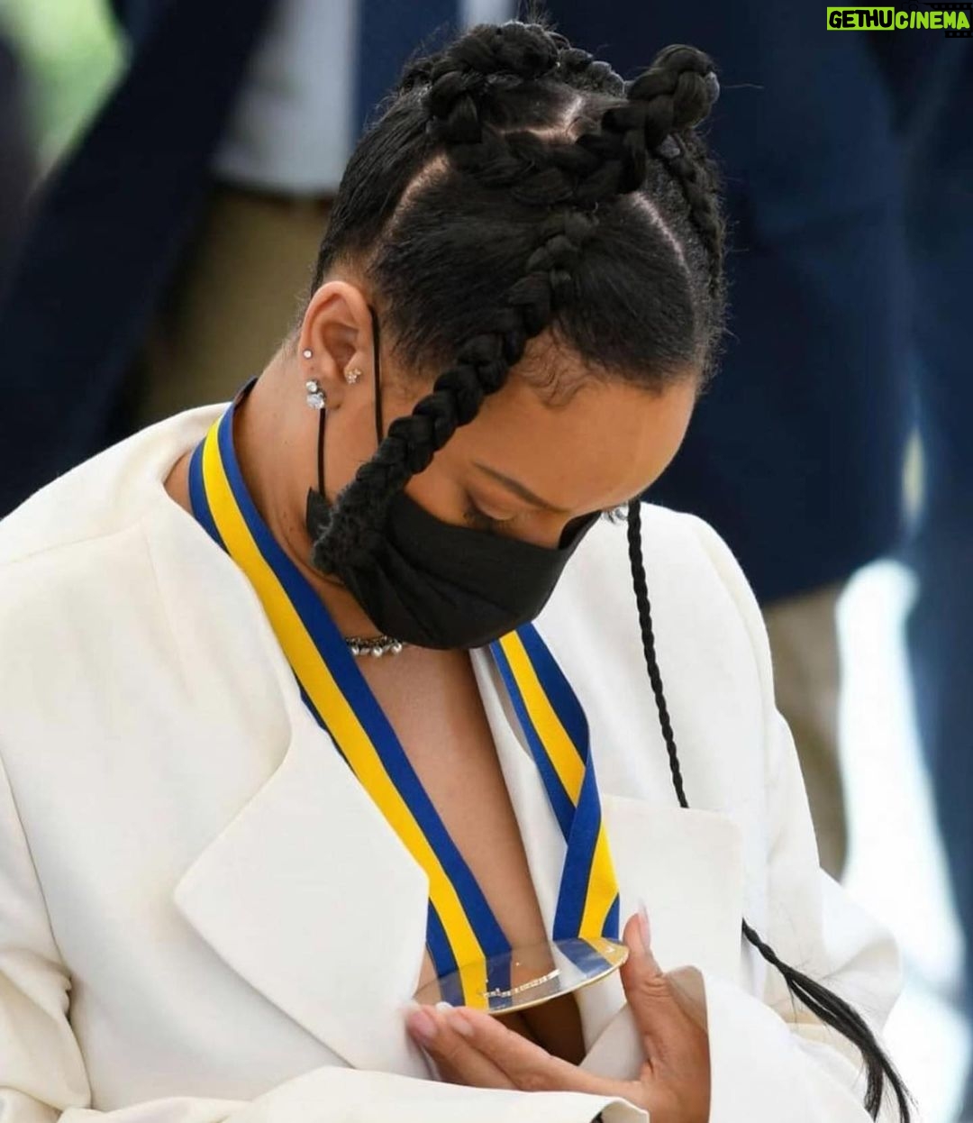 Rihanna Instagram - My very first #NationalHeroesDay as a National Hero of my country Barbados! 🇧🇧🇧🇧🇧🇧 What an absolute honor to be amongst such great men and women who have come before me and held this title in commitment to our nation! I will forever cherish these memories and continue to represent the Bajan people and my home Barbados to the fullest!! Love and gratitude to both The Prime Minister, The Honorable Mia Amor Mottley and our President, Her Excellency The Most Honorable Dame Sandra Mason for trusting me with this honor! 📸 by: @sandypitt , @iamcharliepitt