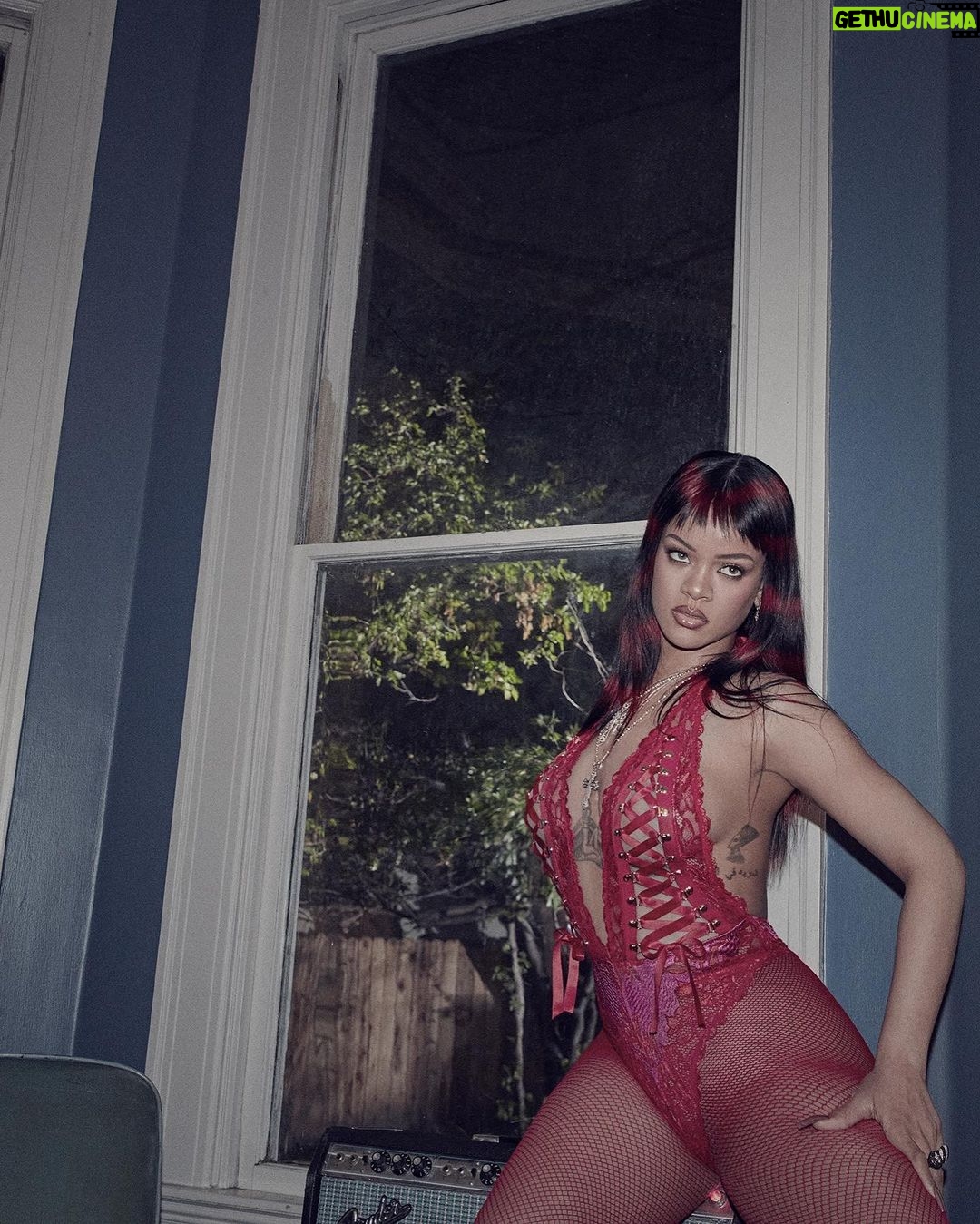 Rihanna Instagram - Valentine’s Day is for me…. but you can watch 😘 #XXSAVAGEX @savagexfenty