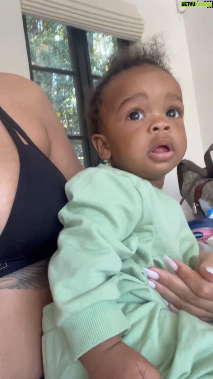 Rihanna - 7.6 Million Likes - Look who don’t want mommy to workout 🤷🏿♀️