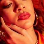 Rihanna Instagram - I KNOOOOWWW y’all didn’t think we were done with Gloss Bomb right?!!! 🥵 @fentybeauty we back at it with this new #GLOSSBOMBHEAT for juicy, glossy, plumped up lips. Grab it now at fentybeauty.com, @sephora, @bootsuk & @harveynichols 🔥