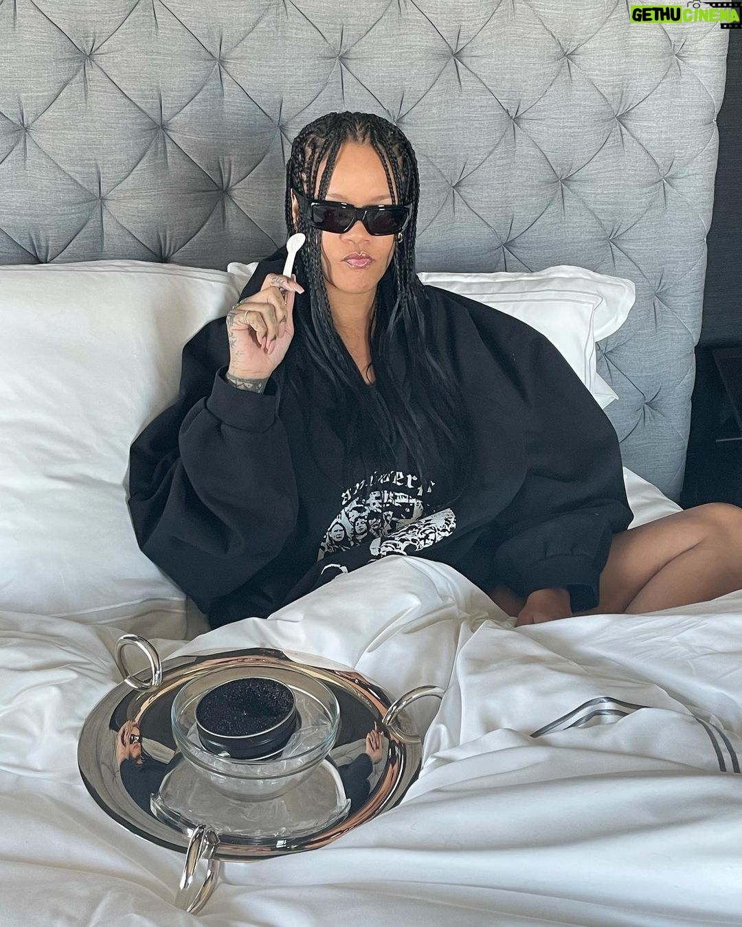 Rihanna Instagram - how I woke up after #FENTYPARFUM sold out this morning!!!
