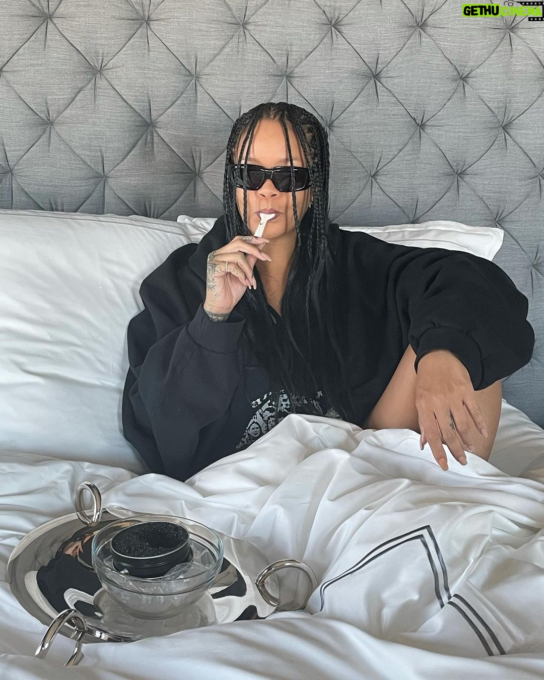 Rihanna Instagram - how I woke up after #FENTYPARFUM sold out this morning!!!