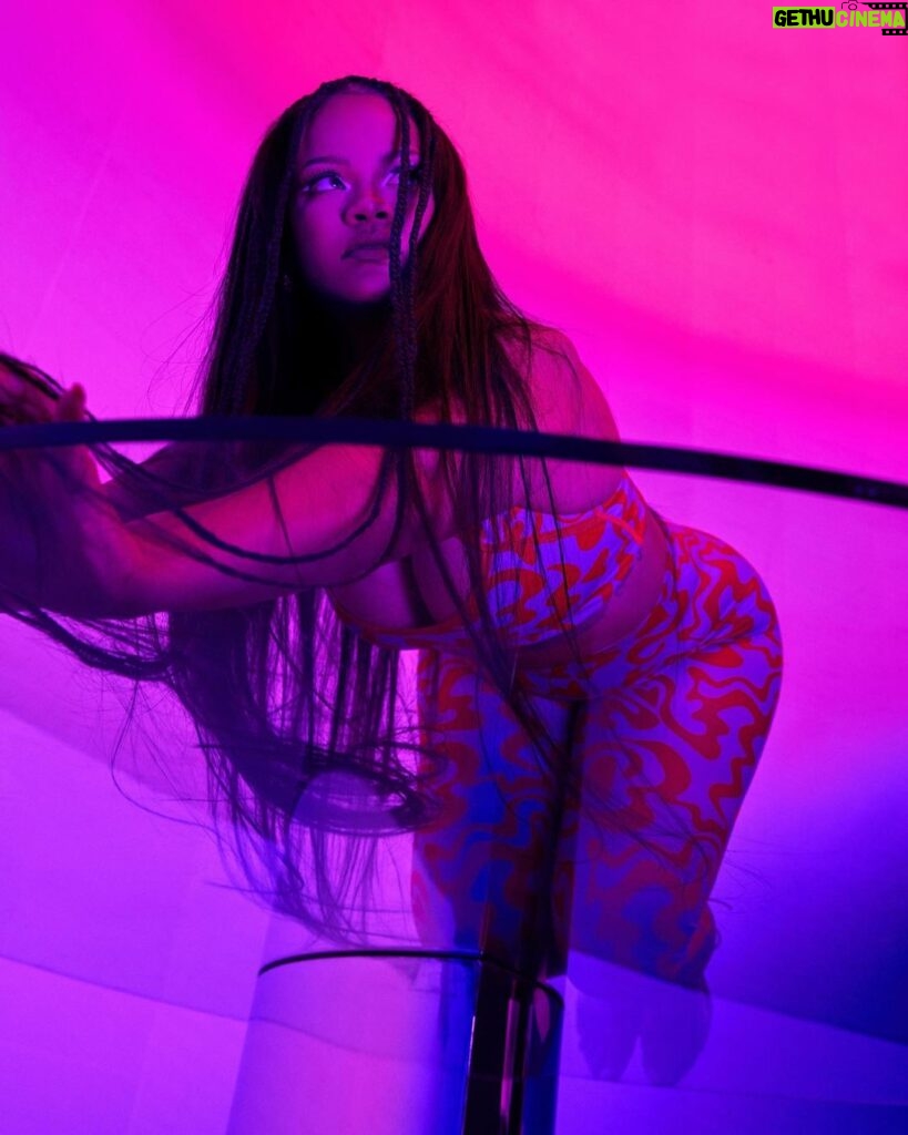 Rihanna Instagram - #savageXfentySPORT V-DAY drop