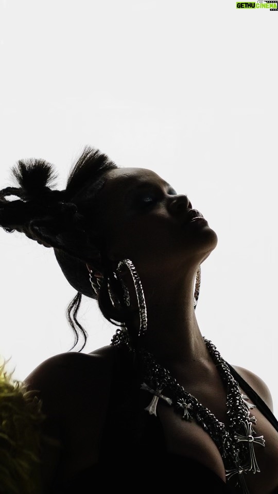 Rihanna Instagram - 🤫 #SBLVII #AppleMusicHalftime