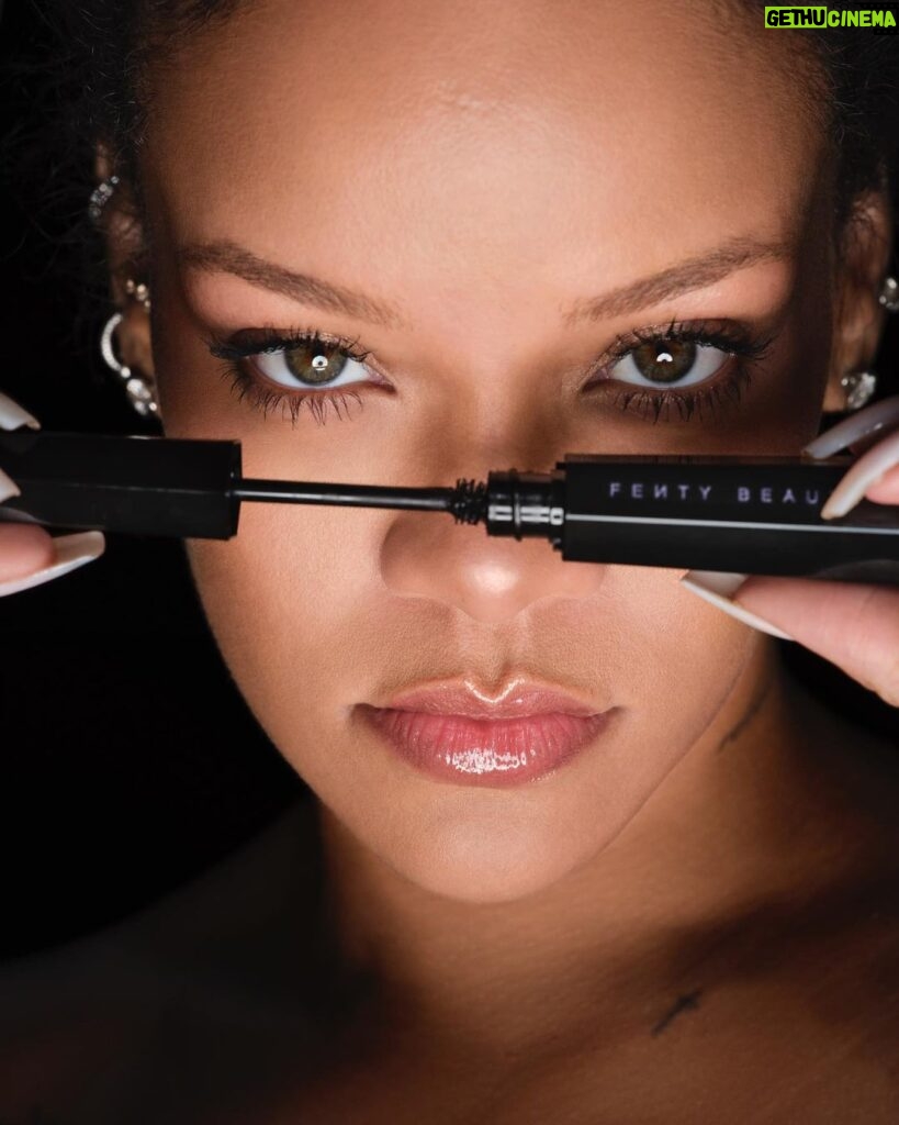 Rihanna Instagram - LASHES lashes L@$h€s #HellaThiccMascara @fentybeauty