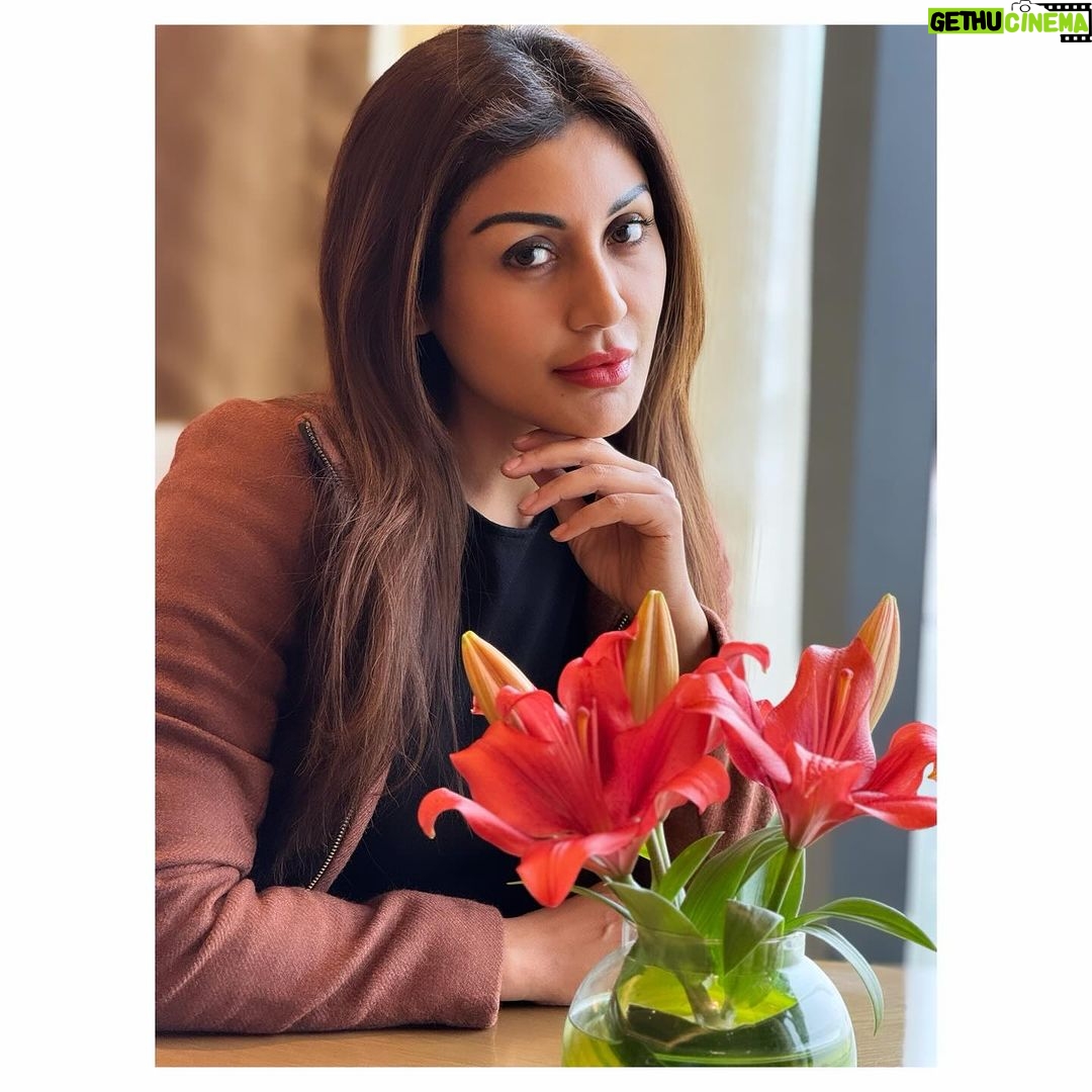 Rimi Sen Instagram - #instagood #instagram #photooftheday #picoftheday #travel #travelphotography #hotel #trending #trendingnow #viralreels #viral #explore #explorepage #reelsinstagram #reels #india The Leela Ambience Convention Hotel Delhi